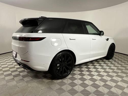 Fuji White 2026 Land Rover Range Rover Sport SE