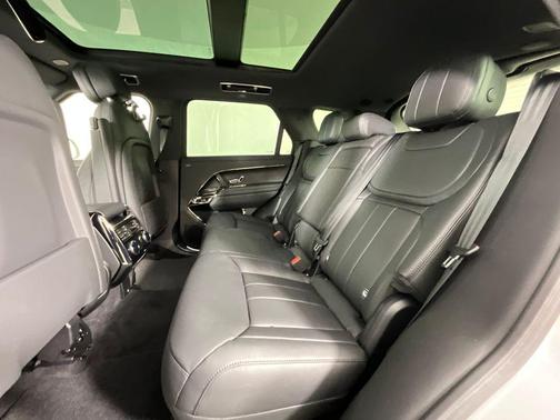Fuji White 2026 Land Rover Range Rover Sport SE