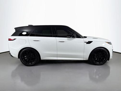 Fuji White 2026 Land Rover Range Rover Sport SE
