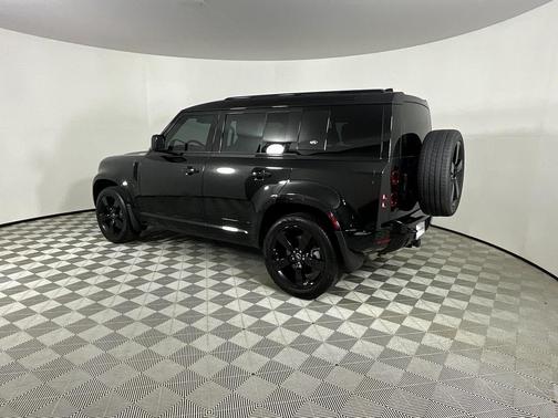 2024 Land Rover Defender 110 P400 X-Dynamic SE