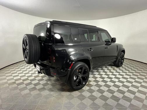 2024 Land Rover Defender 110 P400 X-Dynamic SE
