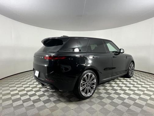 2025 Land Rover Range Rover Sport SE