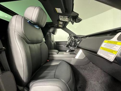 2025 Land Rover Range Rover P530 SE