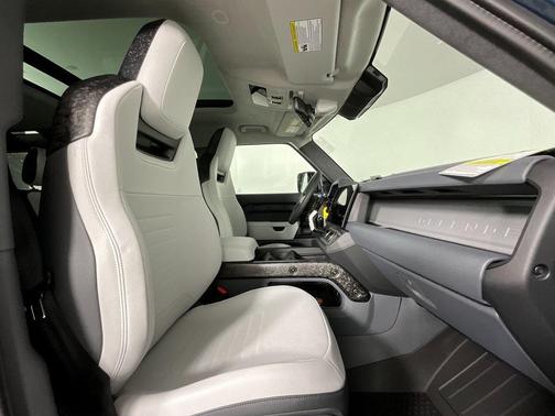 2026 Land Rover Defender 110 V8