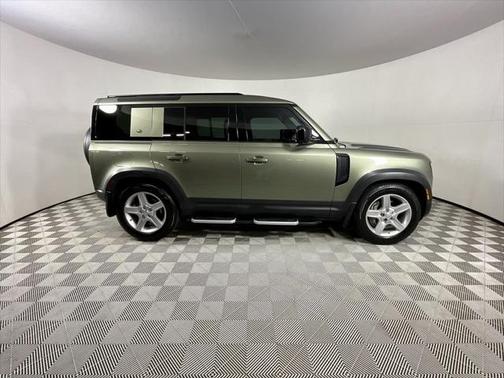 2021 Land Rover Defender 110 SE