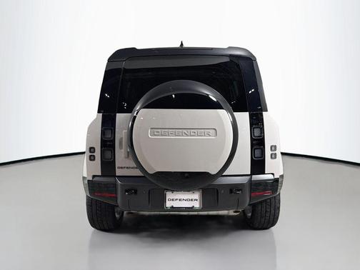 Borasco Grey Metallic 2026 Land Rover Defender P400 X-Dynamic SE