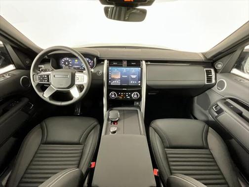 2025 Land Rover Discovery P300 S