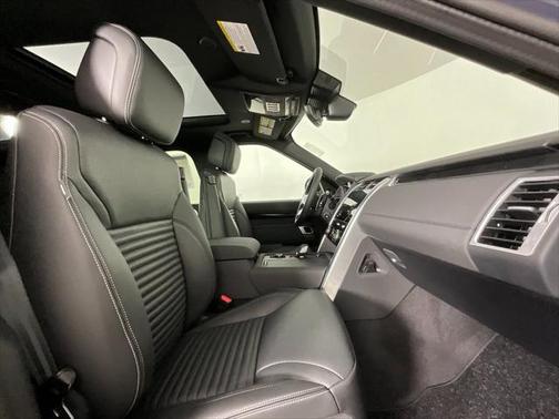 2025 Land Rover Discovery P300 S