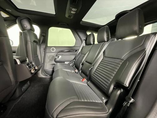 2025 Land Rover Discovery P300 S