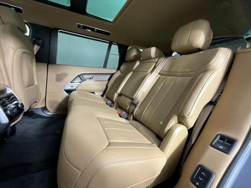 2025 Land Rover Range Rover P530 SE 7 Seat