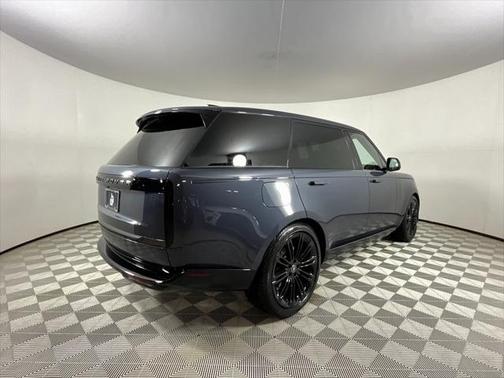 2025 Land Rover Range Rover P530 SE 7 Seat