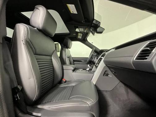 2025 Land Rover Discovery P300 S