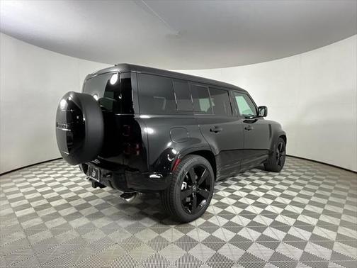 2025 Land Rover Defender 110 P500 X-Dynamic SE