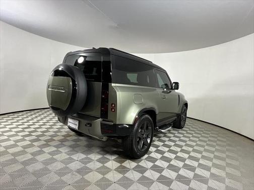 2024 Land Rover Defender 90 P400 X-Dynamic SE
