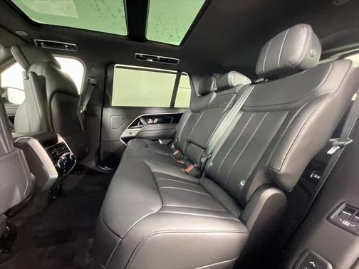 2025 Land Rover Range Rover P530 SE 7 Seat