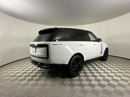 2025 Land Rover Range Rover P530 SE