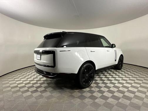 2025 Land Rover Range Rover P530 SE