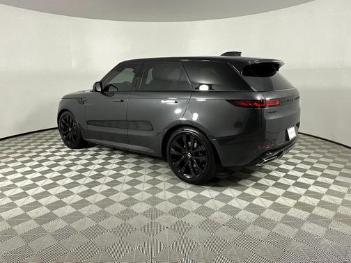 2025 Land Rover Range Rover Sport SE