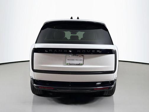 Ostuni Pearl White Metallic 2024 Land Rover Range Rover P400 SE
