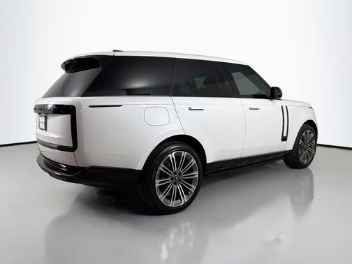 Ostuni Pearl White Metallic 2024 Land Rover Range Rover P400 SE