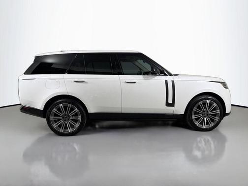 Ostuni Pearl White Metallic 2024 Land Rover Range Rover P400 SE