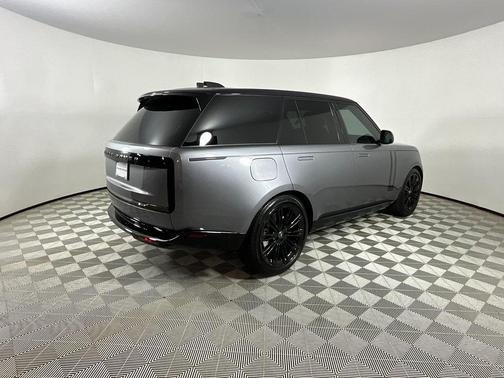 2025 Land Rover Range Rover P530 SE
