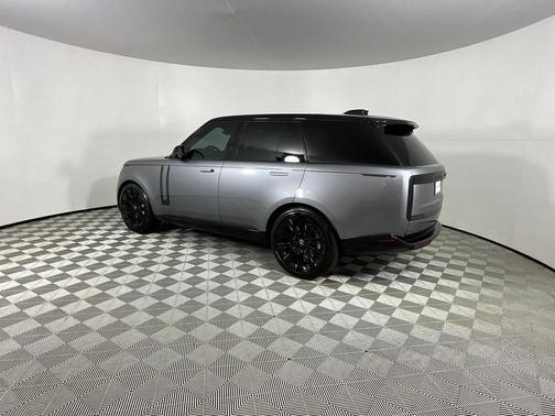 2025 Land Rover Range Rover P530 SE