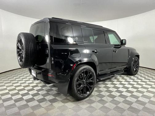 2026 Land Rover Defender 110 V8