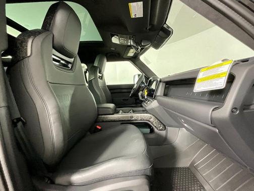 Narvik Black 2026 Land Rover Defender P635 OCTA Black