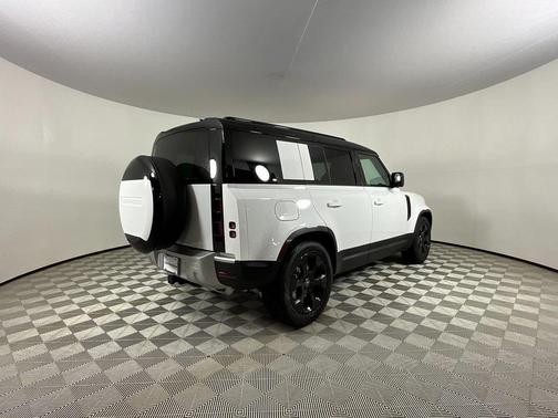 2025 Land Rover Defender 110 P400 S