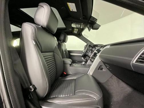 2025 Land Rover Discovery P360 Dynamic SE