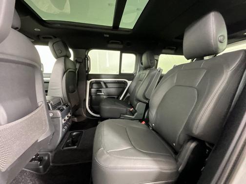 2026 Land Rover Defender P400 X-Dynamic SE