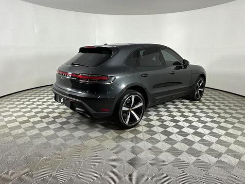 2022 Porsche Macan Base