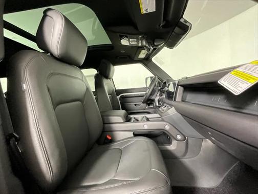 2025 Land Rover Defender 130 P400 X-Dynamic SE