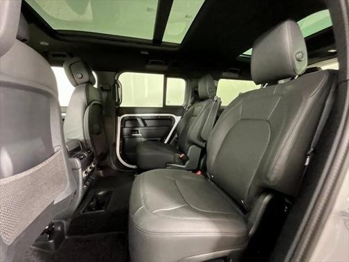 2025 Land Rover Defender 130 P400 X-Dynamic SE