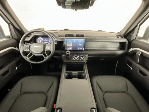 2025 Land Rover Defender 130 P400 X-Dynamic SE