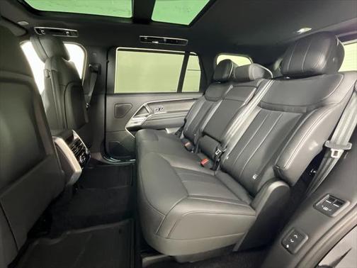 2025 Land Rover Range Rover P530 SE 7 Seat