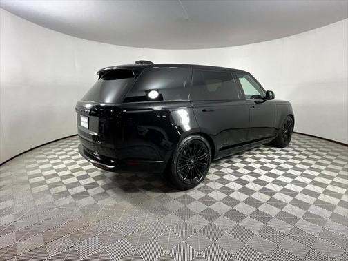 2025 Land Rover Range Rover P530 SE 7 Seat