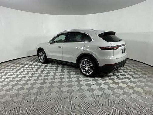 2023 Porsche Cayenne Platinum Edition
