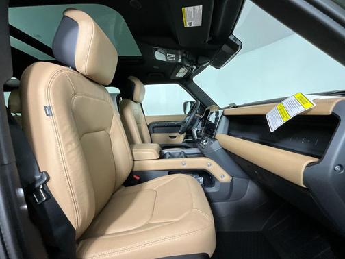 2026 Land Rover Defender P400 X-Dynamic SE