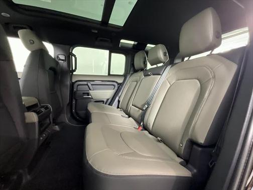 2025 Land Rover Defender 110 P300