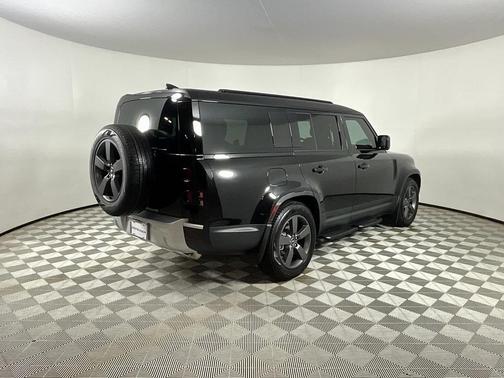 2025 Land Rover Defender 130 P400 S