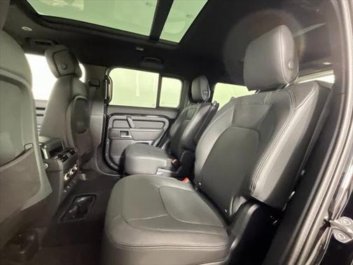 2025 Land Rover Defender 130 P400 S