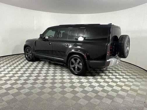 2025 Land Rover Defender 130 P400 S