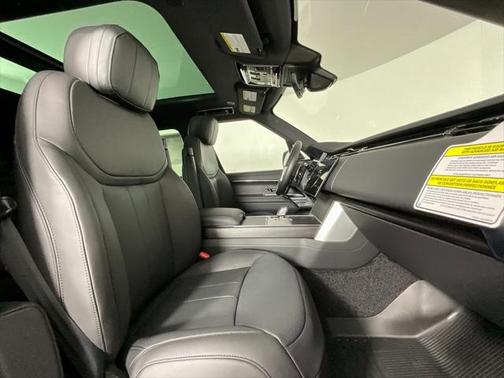 2025 Land Rover Range Rover P400 SE