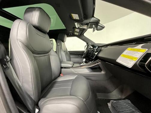 2025 Land Rover Range Rover Sport SE