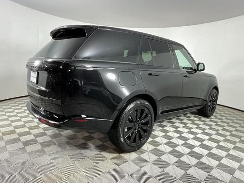 2026 Land Rover Range Rover P550e SE