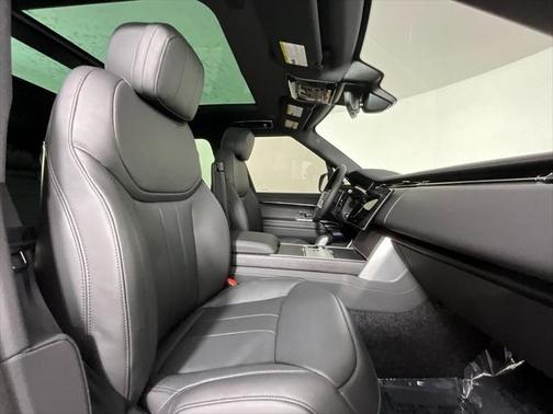 2025 Land Rover Range Rover P530 SE