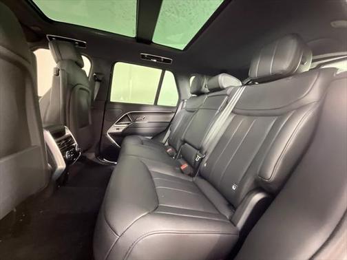 2025 Land Rover Range Rover P530 SE