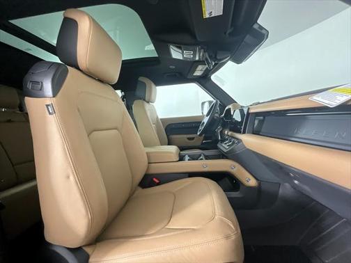 2025 Land Rover Defender 90 P400 X-Dynamic SE